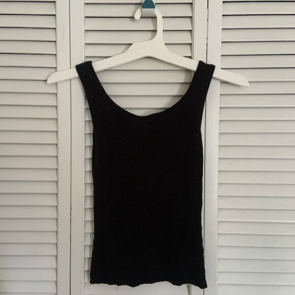 Simple black tank top - Picture 2 of 2